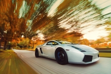 Серый Lamborghini Gallardo  летит сквозь время